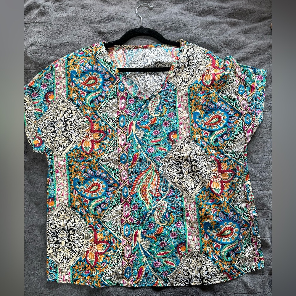 Multi colored paisley print Women’s blouse sz XL